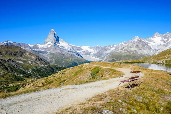 Matterhorn Turysta Piękny Krajobraz Zermatt Szwajcaria — Zdjęcie stockowe