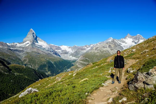 Matterhorn Caminante Hermoso Paisaje Zermatt Suiza — Foto de Stock