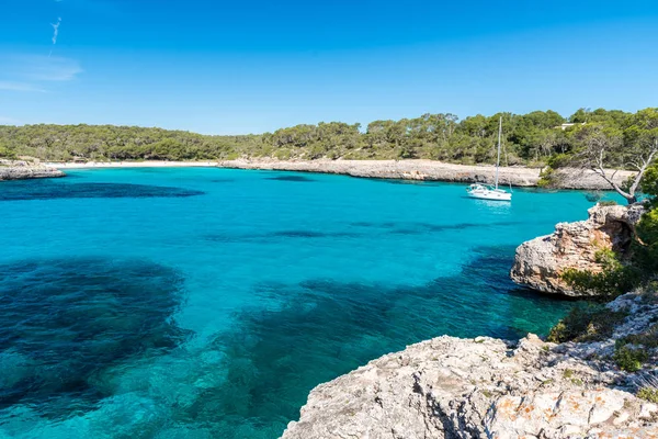 Στον Κόλπο Του Cala Mondrago Όμορφη Παραλία Και Την Ακτή — Φωτογραφία Αρχείου