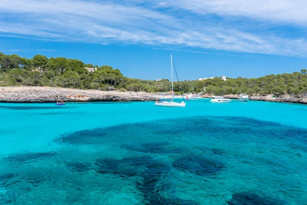 Sailing Boats Cala Mondrago Beautiful Beach Coast Mallorca — Stock Photo, Image