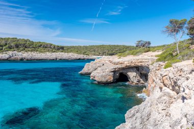 Bay, Cala Mondrago - güzel bir plaj ve sahil Mallorca