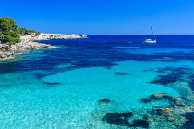 Cala Ratjada, Mallorca - güzel bir plaj ve sahil, yelkenli tekne