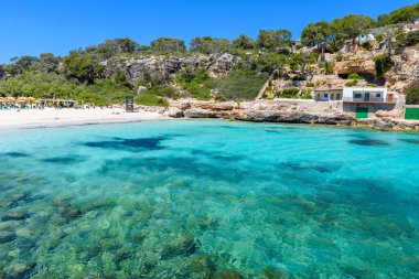 Cala Llombards - güzel plaj Bay Mallorca, İspanya