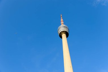 Stuttgart, Almanya - dünyanın ilk Tv Kulesi - uçak içinde belgili tanımlık geçmiş TV Kulesi
