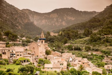 Valldemossa - dağ köyünü güzel manzara sahne Mallorca, İspanya