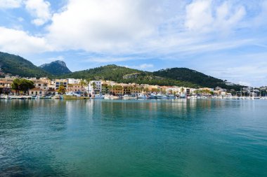 Bağlantı noktası d'Andratx, Mallorca - Bay güzel sahil ile eski köy