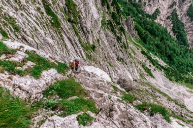 Yürüyüşçüler Avusturya - Avrupa Alpleri Hiking Gruttenhuette, gidiş, Tyrol, Avusturya - yakın Wilder Kaiser dağlarının Ellmauer durdurmak,