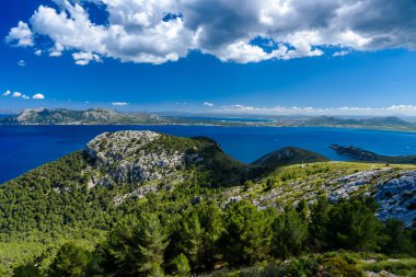 Güzel sahil Pollenca ve Alcudia, Mallorca - İspanya