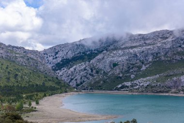 Gorg Blau göl Mallorca - beautiufl mavi lagün üzerinde