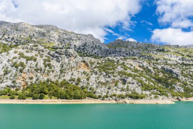Gorg Blau göl Mallorca - beautiufl mavi lagün üzerinde