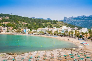 Puerto de Nottingham, Mallorca bağlantı noktası Adası balearic Islands, İspanya için. Güzel bir plaj ve bay tekneler yaz gün açık mavi su ile.