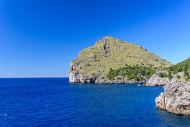 Sel de Pareis ve bağlantı noktası de Sa Calobra - güzel sahil Mallorca, İspanya