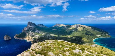 Cap de Formentor - Mallorca, İspanya'nın vahşi kıyısı Panorama görünümünü