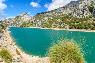 Gorg Blau göl Mallorca - beautiufl mavi lagün üzerinde