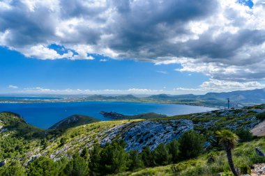 Güzel sahil Pollenca ve Alcudia, Mallorca - İspanya