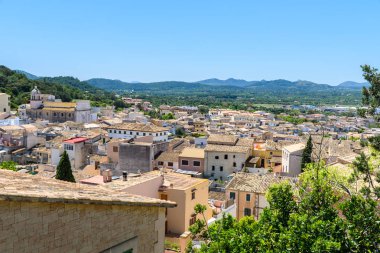 Capdepera - güzel manzara Mallorca, İspanya'nın tarihsel köyde