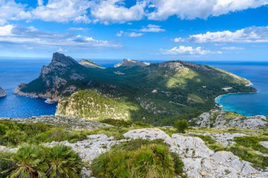 Cap de Formentor - Mallorca, İspanya'nın vahşi kıyısı Panorama görünümünü