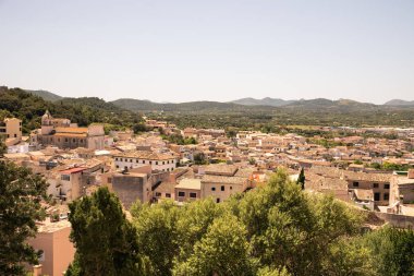 Capdepera - güzel manzara Mallorca, İspanya'nın tarihsel köyde