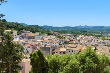 Capdepera - güzel manzara Mallorca, İspanya'nın tarihsel köyde