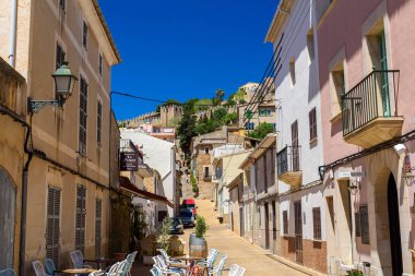 Capdepera - güzel manzara Mallorca, İspanya'nın tarihsel köyde