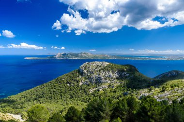 Güzel sahil Pollenca ve Alcudia, Mallorca - İspanya