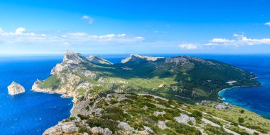 Cap de Formentor - Mallorca, İspanya'nın vahşi kıyısı Panorama görünümünü