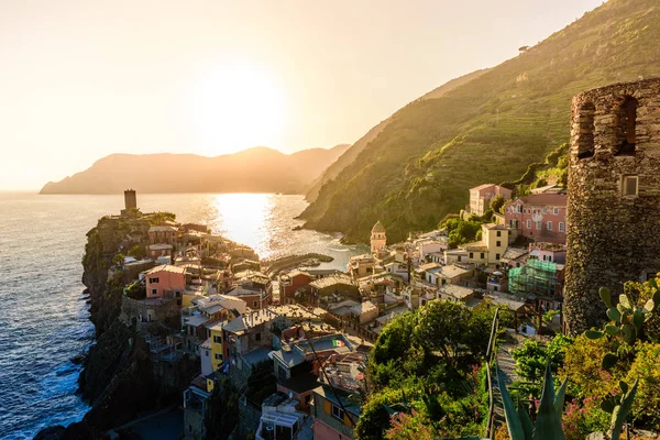 Vernazza Village Cinque Terre Nemzeti Park Olaszország Partjainál Gyönyörű Színek — Stock Fotó