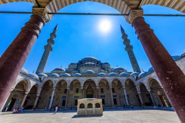 İstanbul 'un Fatih ilçesine bağlı Süleyman Camii. Tarihi bölümlerin seyahat konsepti.