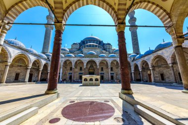 İstanbul 'un Fatih ilçesine bağlı Süleyman Camii. Tarihi bölümlerin seyahat konsepti.