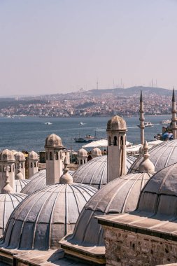 Altın Boynuz 'daki İstanbul şehri. Eminonu ilçesinden Panorama view, Türkiye. Avrupa 'da Turistik Hedef.
