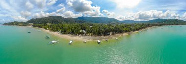 Cennet adasındaki Port Barton Sahili 'nin havadan görünüşü, tropikal seyahat noktası - Barton Limanı, San Vicente, Palawan, Filipinler.