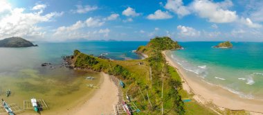 Cennet adasındaki Nacpan Sahili 'nin havadan görünüşü, tropikal seyahat noktası, El Nido, Palawan, Filipinler