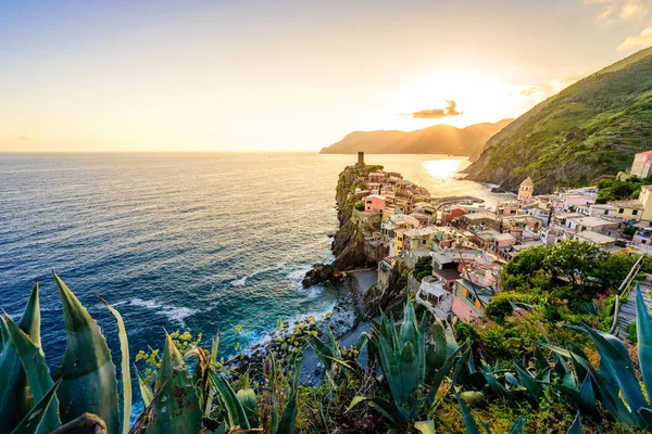 Vernazza Village Cinque Terre Nemzeti Park Olaszország Partjainál Gyönyörű Színek — Stock Fotó