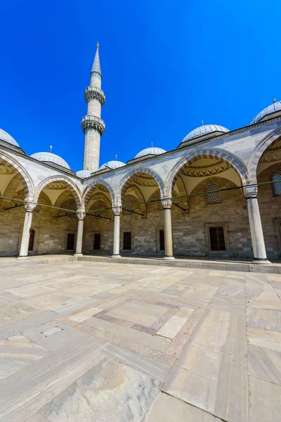 İstanbul 'un Fatih ilçesine bağlı Süleyman Camii. Tarihi bölümlerin seyahat konsepti.