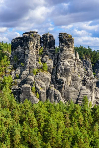 スイス ザクセン州のバスティーロック ネウレトゥン城遺跡周辺の美しい風景 ドイツ ザクセン州のエルベ サンドストーン山脈 ヨーロッパ — ストック写真