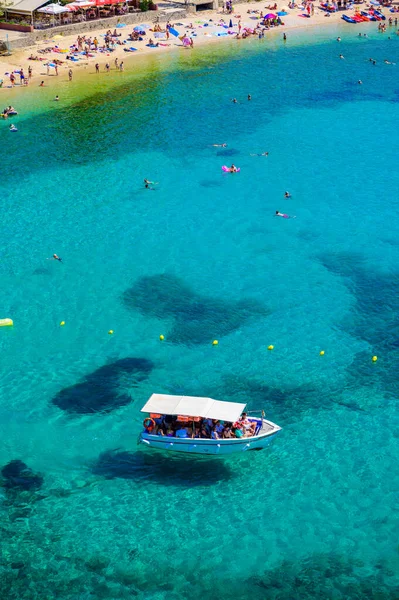 Agios Spiridon Beachとクリスタルクリア紺碧の水と美しい風景の中の白いビーチ ギリシャ イオニア諸島のPaleokastritsaにあるCorfu島のパラダイス海岸線 — ストック写真