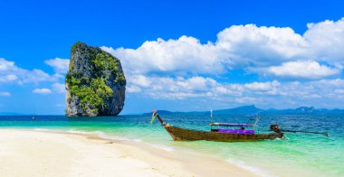 Poda Adası - Tropikal manzaralı cennet sahili - Ao Nang, Ao Phra Nang körfezi, Krabi, Tayland.