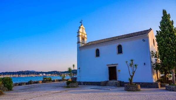 Igreja Ypapanti Bela Paisagem Pôr Sol Baía Gouvia Pequena Igreja — Fotografia de Stock