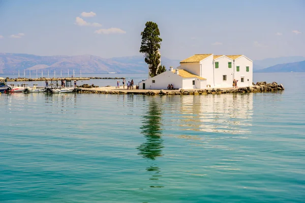 Vlacherna Kloster Hamnen Kanoni Korfu Vacker Landskap Joniska Havet Grekland — Stockfoto