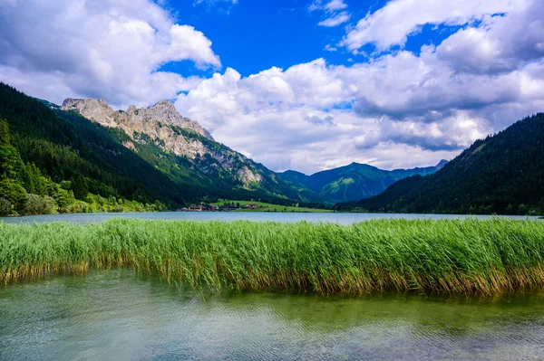Haldensee Beau Lac Dans Vallée Tannheim Avec Des Paysages Montagne — Photo