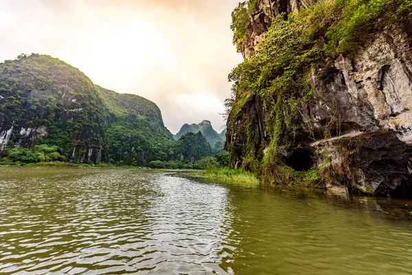 Tam Coc National Park Tourists Traveling Boats Ngo Dong River — Stock Photo, Image