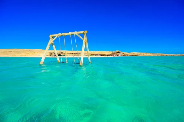 Schaukel Kristallklaren Azurblauen Wasser Orange Bay Beach Mit Weißem Strand — Stockfoto