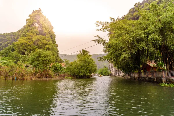 Tam Coc National Park Turistas Que Viajam Barcos Longo Rio — Fotografia de Stock