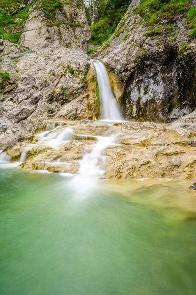 Stuibenflle Güzel Manzarası Avusturya Nın Alpler Dağlarındaki Reutte Nehir Şelale — Stok fotoğraf