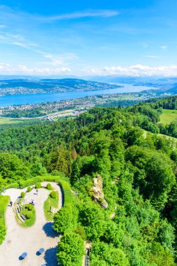 Zürih Gölü 'nün panoramik manzarası ve Uetliberg Dağı' nın tepesinden, Mt. Uetliberg, İsviçre, Avrupa
