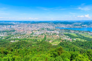 Zürih Gölü 'nün panoramik manzarası ve Uetliberg Dağı' nın tepesinden, Mt. Uetliberg, İsviçre, Avrupa
