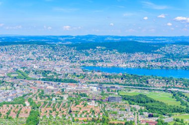 Zürih Gölü 'nün panoramik manzarası ve Uetliberg Dağı' nın tepesinden, Mt. Uetliberg, İsviçre, Avrupa