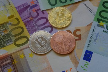 Euro banknot ve madeni para bitcoin