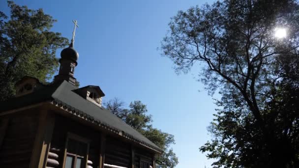 Dach Kopuły Kościoła Drewniane Przeciw Błękitne Niebo — Wideo stockowe