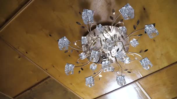 木制天花板上的吊灯 — 图库视频影像
